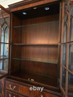 Exceptionally Clean Henkel Harris Virginia Galleries Mahogany Breakfront