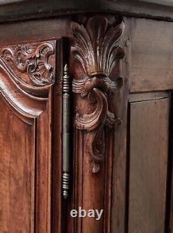 First Quarter of 18th Century Régence Provincial Walnut Buffet With Marble Top