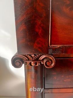 Gorgeous Antique American crotch mahogany 5 drawer dresser chest, circa 1850's