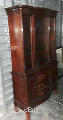 Gorgeous Mahogany Chippendale China Cabinet