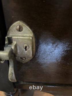 HT Cushman Mfg Co Smokers Humidor with Removable Ashtray Stands