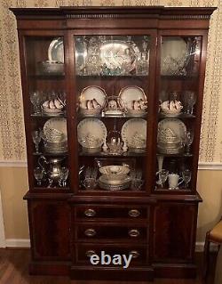 Hickory Chair Georgian Style Mahogany Banded Breakfront China Cabinet 54W