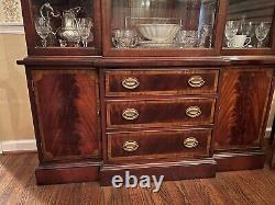 Hickory Chair Georgian Style Mahogany Banded Breakfront China Cabinet 54W