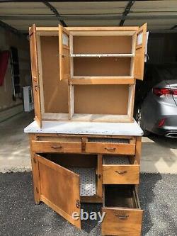 Hoosier-style Cabinet / Hutch