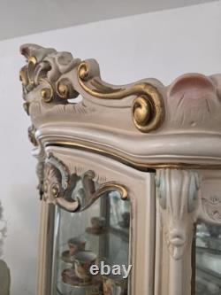 Luxury Vintage Italian Louis XV Rococo Curio display cabinet