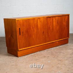 Mid Century Danish Modern Credenza Sideboard Cabinet Teak Poul Hundevad Media