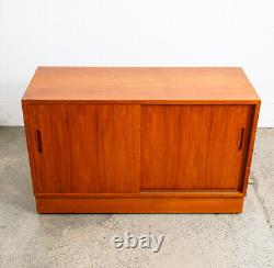 Mid Century Danish Modern Credenza Sideboard Cabinet Teak Poul Hundevad Media