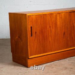 Mid Century Danish Modern Credenza Sideboard Cabinet Teak Poul Hundevad Media