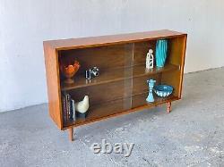 Mid Century Modern China Display Cabinet / Bookcase