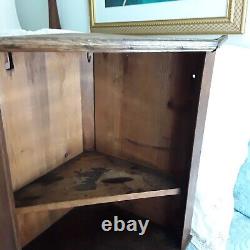 Primitive/vintage Antique OAK Hanging Wall CORNER CABINET Cupboard