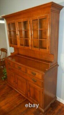 Temple Stuart Maple Hutch China Cabinet Rockport