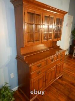 Temple Stuart Maple Hutch China Cabinet Rockport