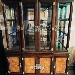 Thomasville Vintage 2-Piece Wood China Hutch with Glass Doors Brown