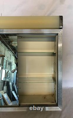 VTG Mid-Century 19x24 Mirror Medicine Cabinet with Vanity Light Old 1188-25B