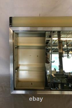 VTG Mid-Century 19x24 Mirror Medicine Cabinet with Vanity Light Old 1188-25B