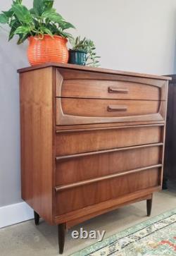 Vaughan Bassett Mid Century Modern Highboy Dresser 4 Drawers