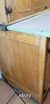 Vintage Antique Hoosier Kitchen Oak cabinet Excellent condition! Collectible
