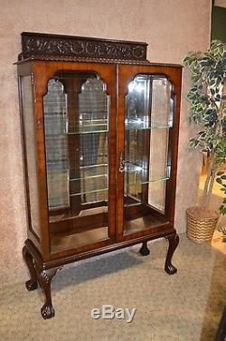 Vintage/Antique Traditional Style Carved Mahogany Two Door Curio withBeveled Glass