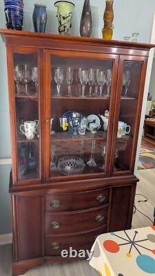 Vintage Bernhardt China Cabinet Solid Mahogany Wood, Elegant Traditional Style