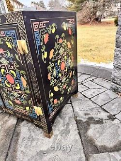 Vintage Chinoiserie Hand-Painted Lacquered Cabinet H25xW25xD18