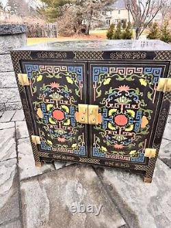 Vintage Chinoiserie Hand-Painted Lacquered Cabinet H25xW25xD18