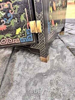 Vintage Chinoiserie Hand-Painted Lacquered Cabinet H25xW25xD18