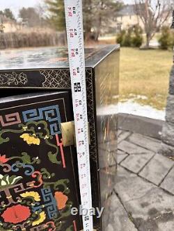 Vintage Chinoiserie Hand-Painted Lacquered Cabinet H25xW25xD18