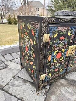 Vintage Chinoiserie Hand-Painted Lacquered Cabinet H25xW25xD18