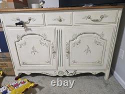 Vintage Ethan Allen Painted French Country Sideboard With Bakers Rack
