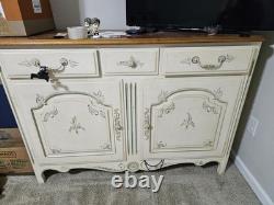 Vintage Ethan Allen Painted French Country Sideboard With Bakers Rack