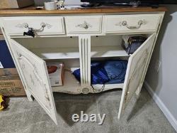 Vintage Ethan Allen Painted French Country Sideboard With Bakers Rack