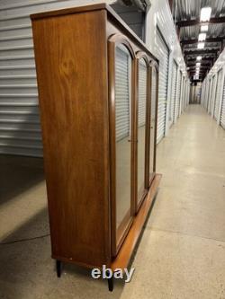 Vintage Mid Century Modern China Hutch