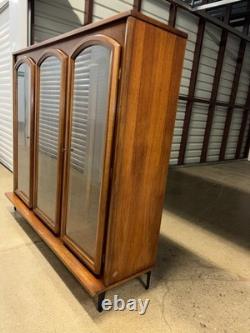 Vintage Mid Century Modern China Hutch