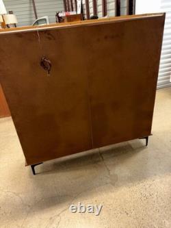 Vintage Mid Century Modern China Hutch